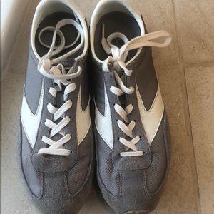 Brooks sneakers Size 10